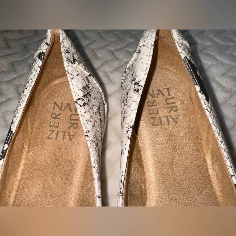 NATURALIZER Ranger Loafer in Alabaster Snake Size: 6 - Picture 4 of 11